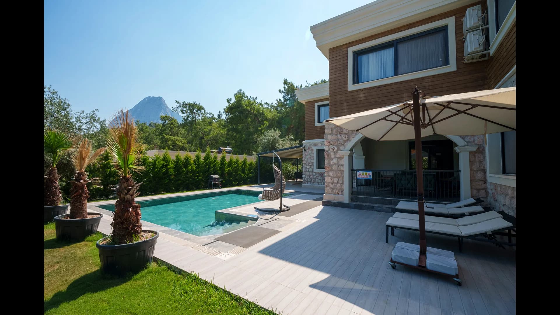 Private pool, pine forest, and mountain views at Silyan Villas — Hisarçandır nature retreat near Antalya, Turkey